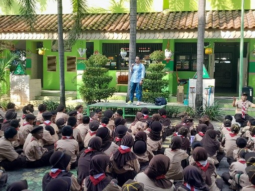 Wisata LiterAsyik Ke SDN Kelapa Dua Wetan 01